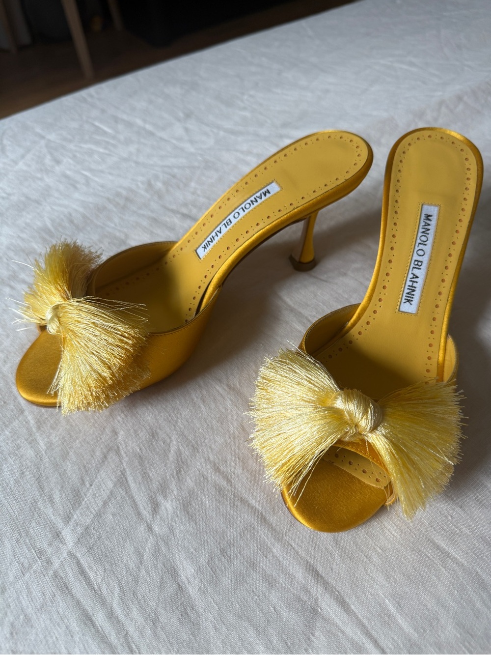Brand NEW Manolo Blahnik Yellow Satin Slide Heels with Tassel Bow Accent size 37